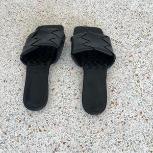 Bottega inspired lido flats